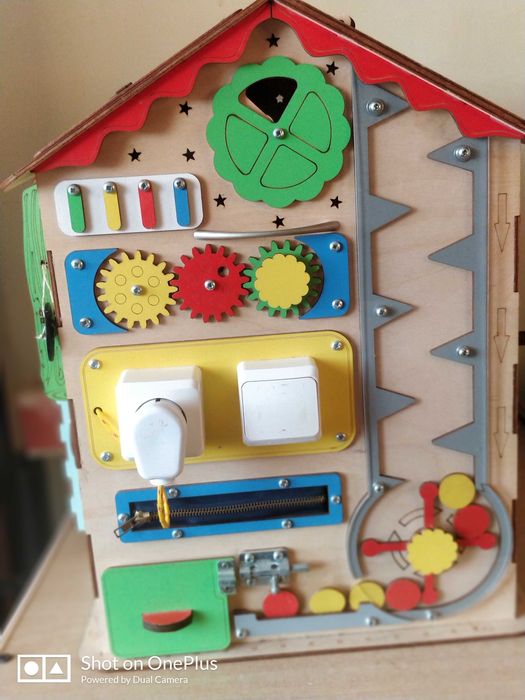 Drewniany Domek manipulacyjny Tablica sensoryczna piękny