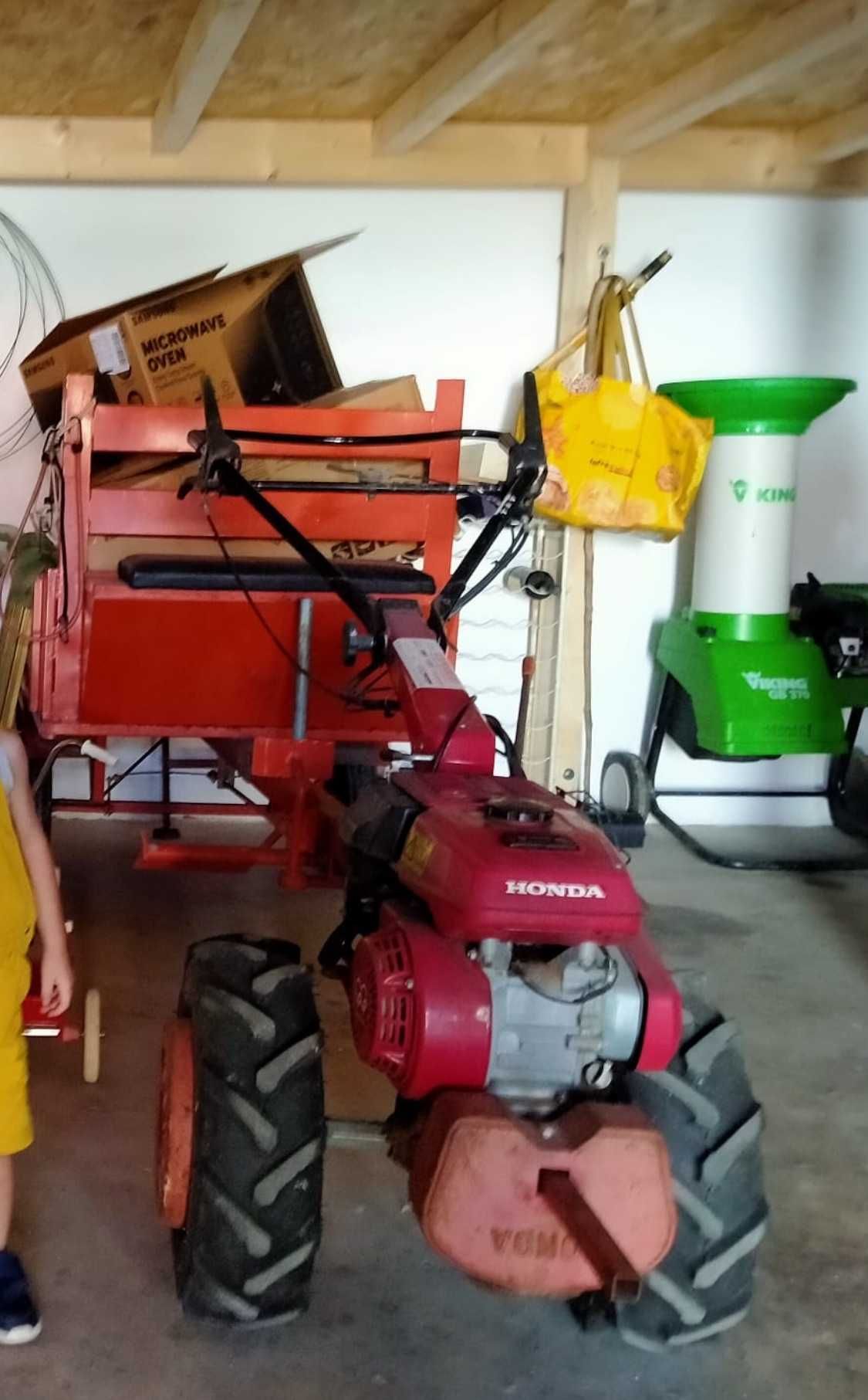Motocultivadora 560 Honda com atrelados