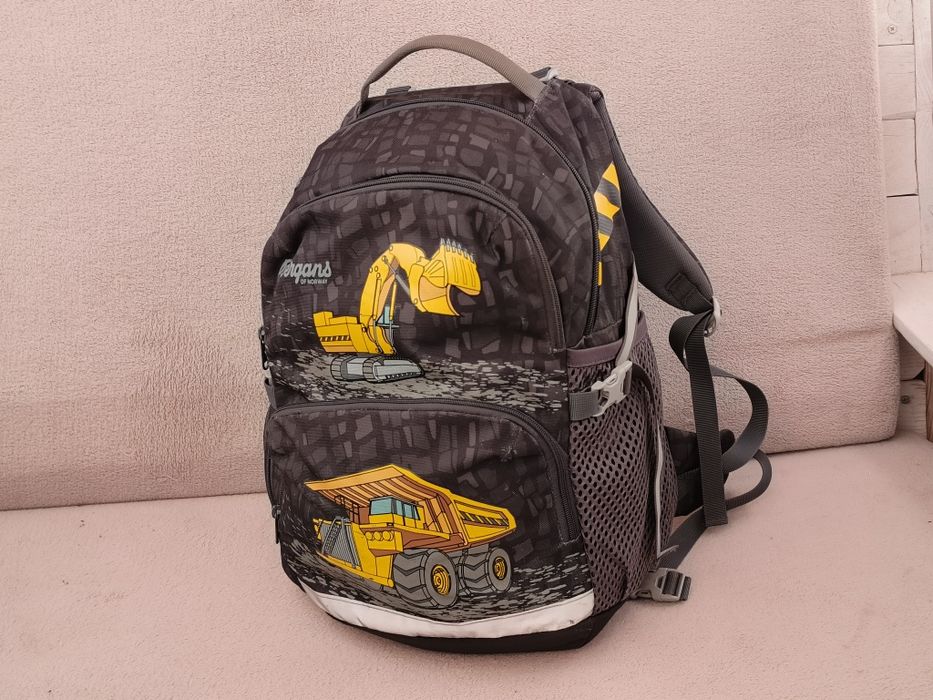 Szkolny plecak chłopięcy Bergans z koparką i ciężarówka stan bdb