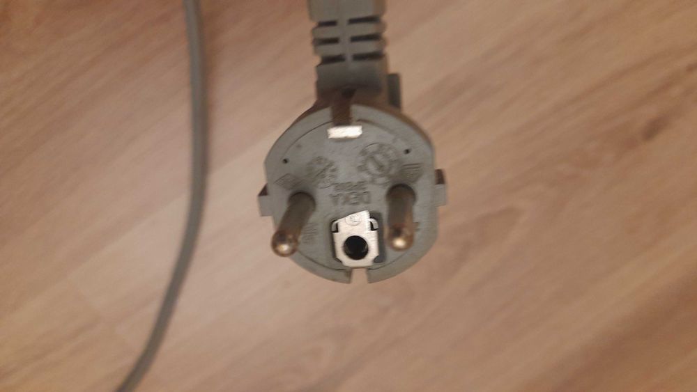 Kabel przewód  z wtyczką z uziemieniem zasilający pralkę electrolux