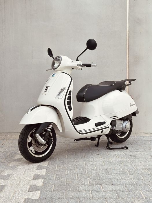 Vespa GTS Super 300 - Full Extras