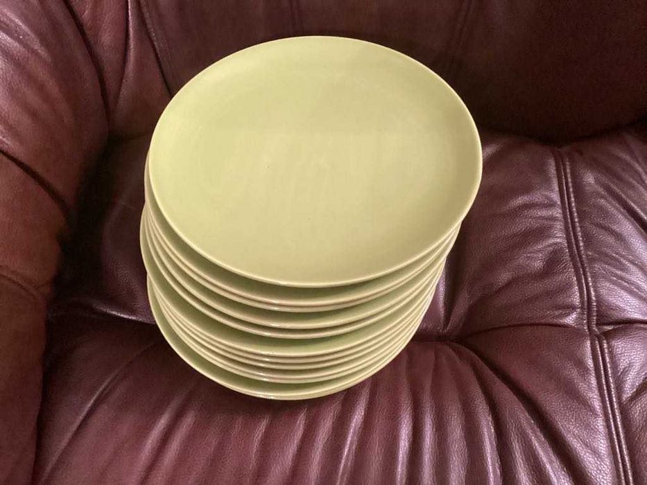 Pratos novos de vários tamanhos