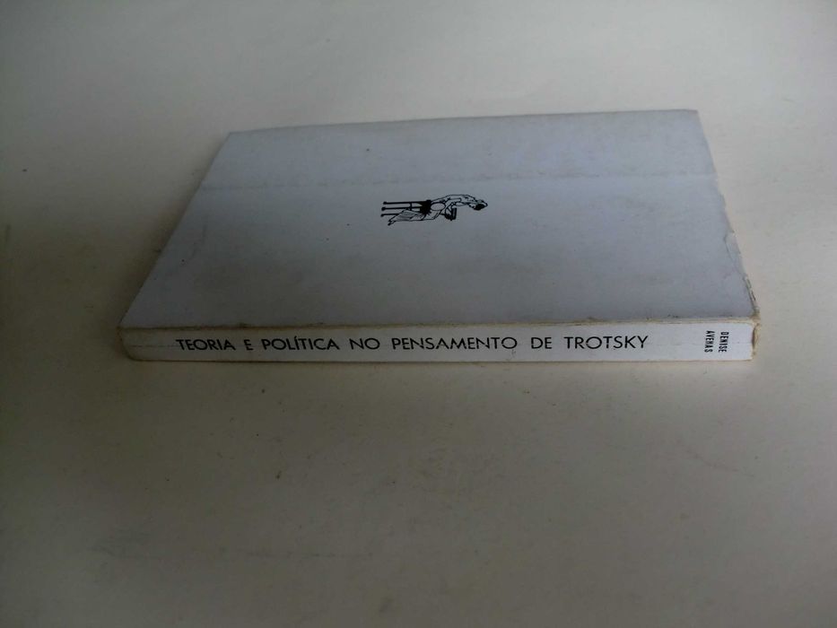 Teoria e Política no Pensamento de Trotsky
de Denise Avenas