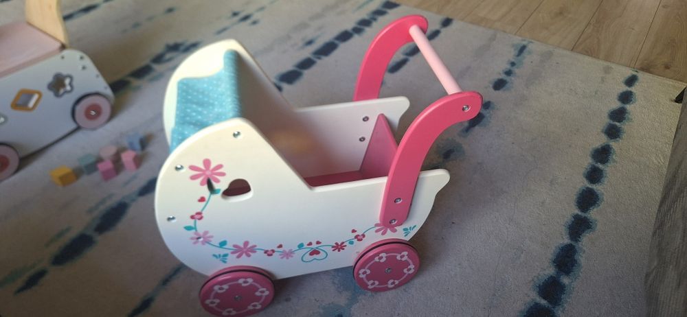 Drewniany wózek dla lalek