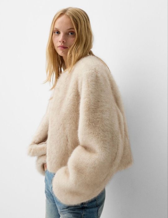 Шуба зі штучного хутра bershka