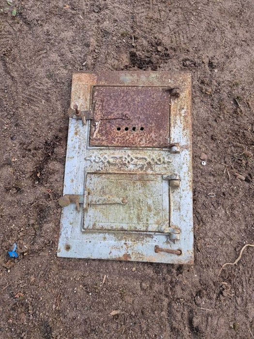 Stare solidne drzwiczki żeliwne od pieca