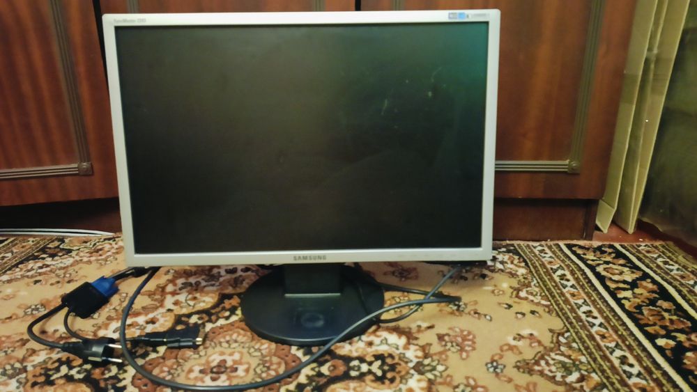 Монитор Самсунг полностью исправен