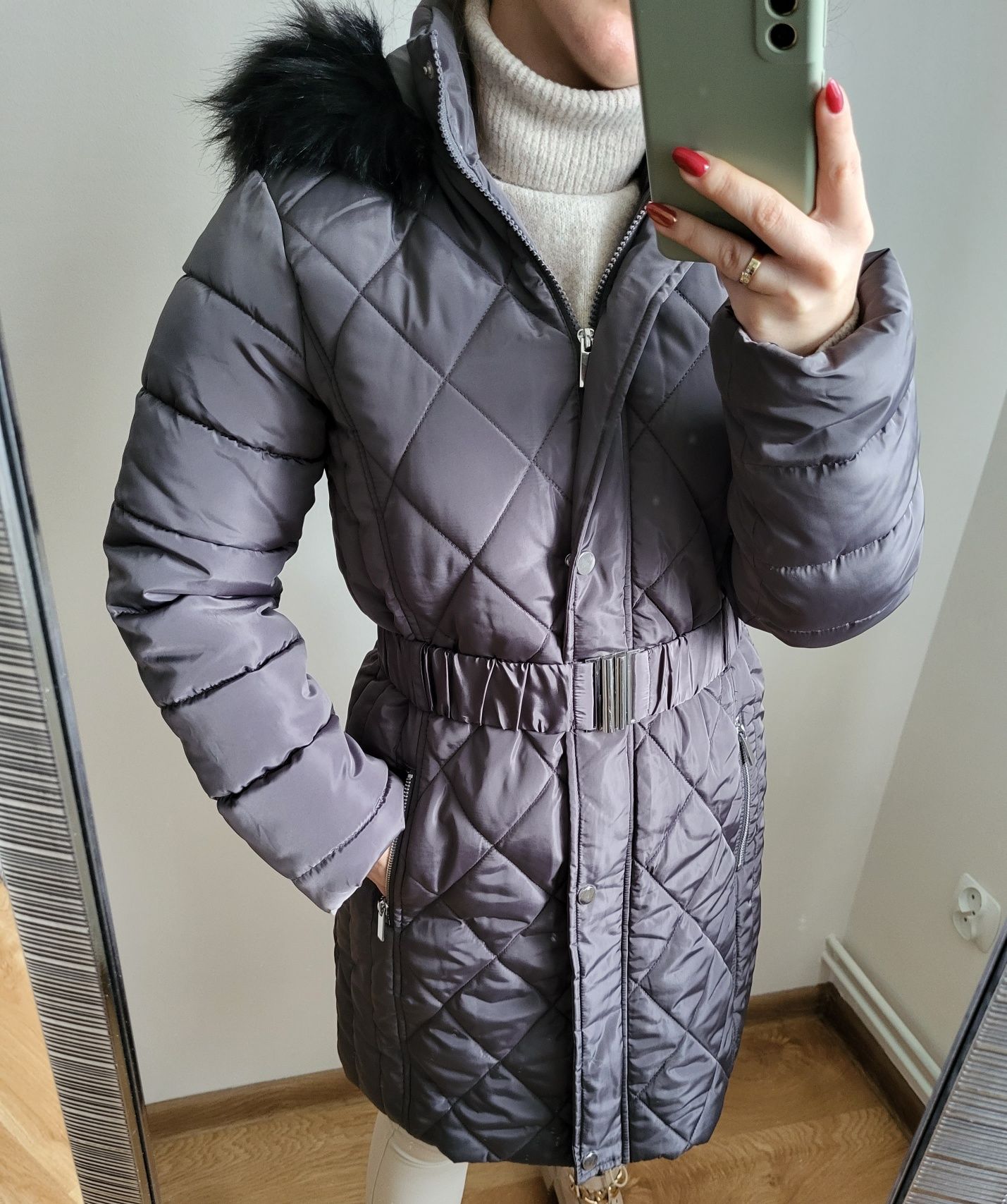 Płaszcz zimowy pikowany z paskiem kurtka z futerkiem XS