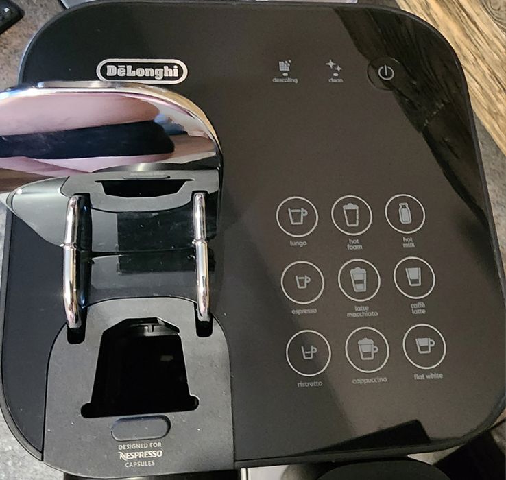 Капсульна кавоварка Кавомашина Nespresso Delonghi en650b lor crups