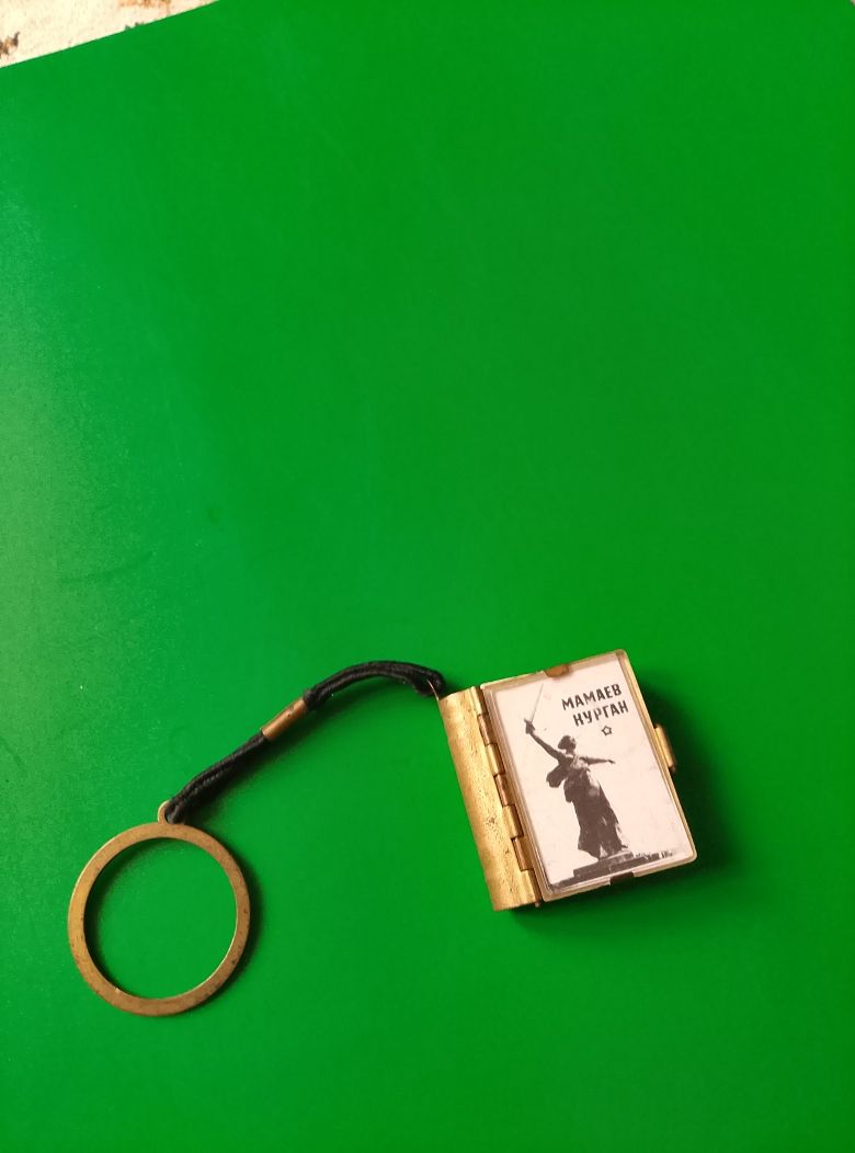 Миниaтюрная книга-фотоальбом б/у