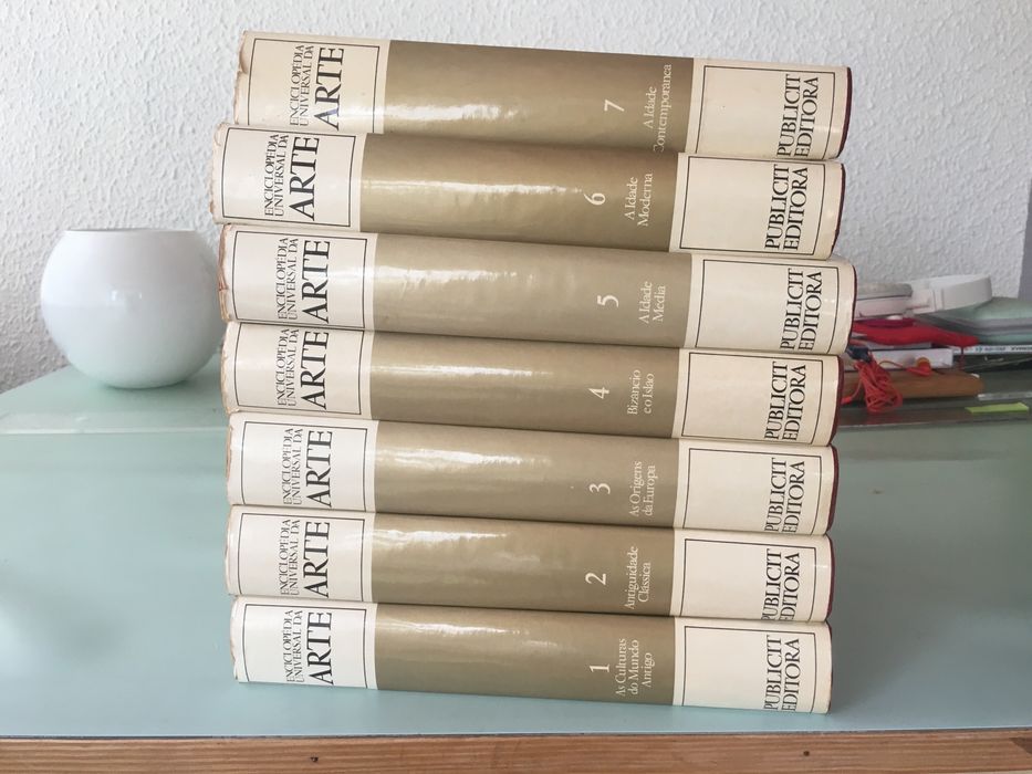 Enciclopédia Universal da Arte Publicit Editora