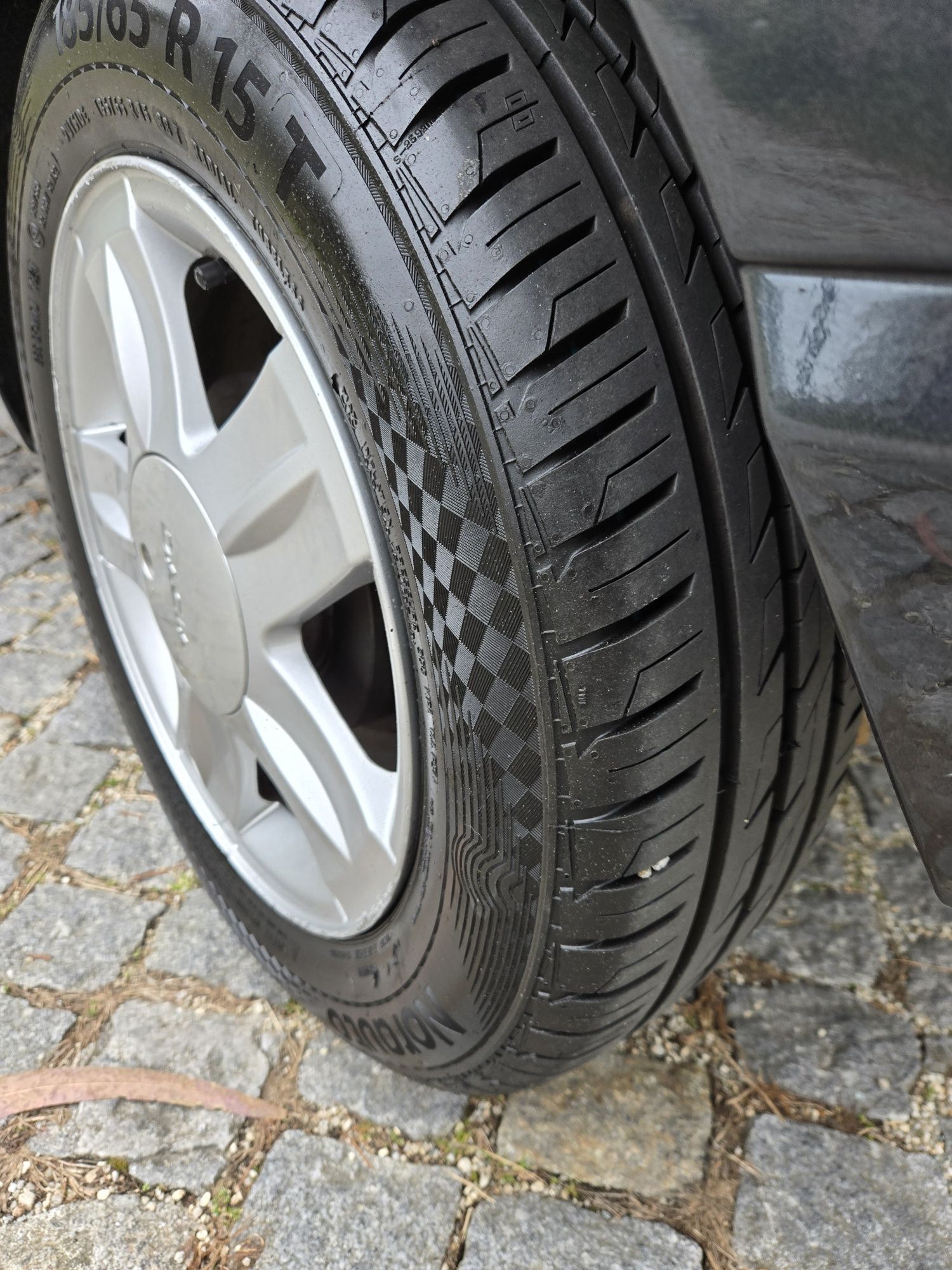 Carro pronto para rodar, revisado sem nada a apontar