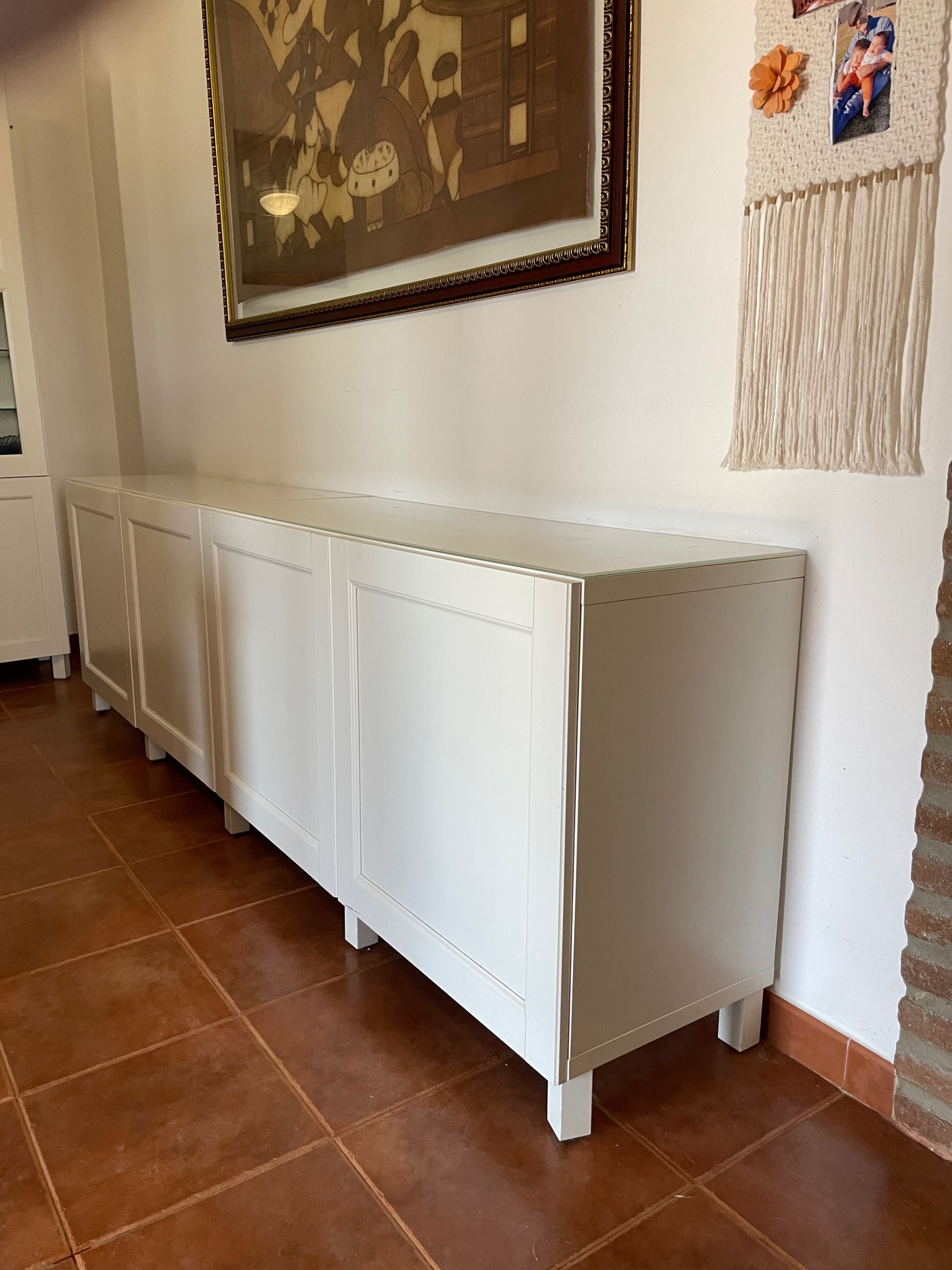 Aparador Besta IKEA