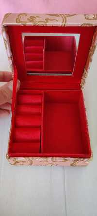 Pudełko szkatułka organizer na biżuterię i pomadkę z lusterkiem
