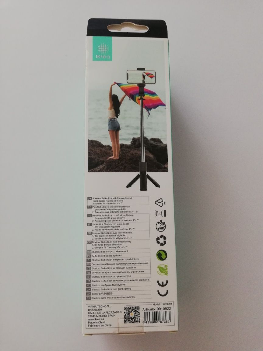Kijek do selfie. Selfie stick z funkcją stojaka.