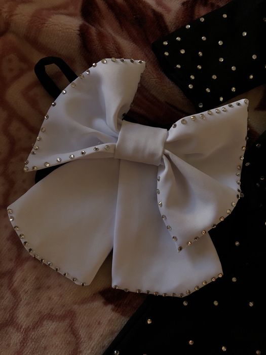 Костюм для дівчинки , костюм святковий , нарядний в камінцях, стразах