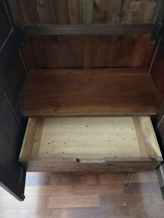 Roupeiro de duas Portas