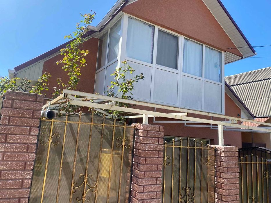 Продаж чудового будинку з ремонтом і своїм садом!