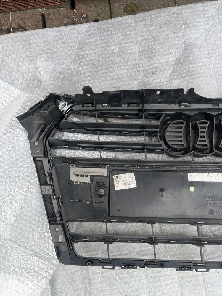 Grill Atrapa Zderzaka Przód Audi A4 B9 8W
