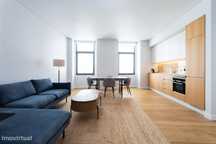 Encante-se com a Modernidade e Vista Mar: Luxuoso Apartamento em Casca