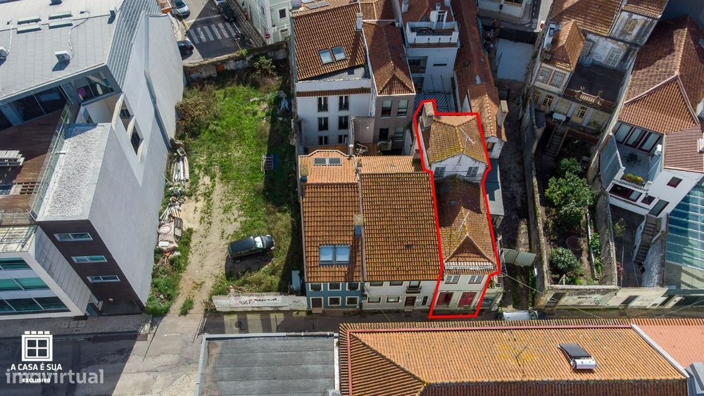 Moradia bifamiliar para restaurar na zona nobre de Aveiro - Exclusivo