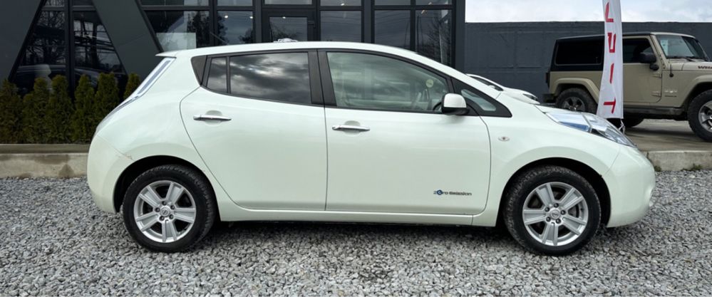 Продам Nissan Leaf 2012