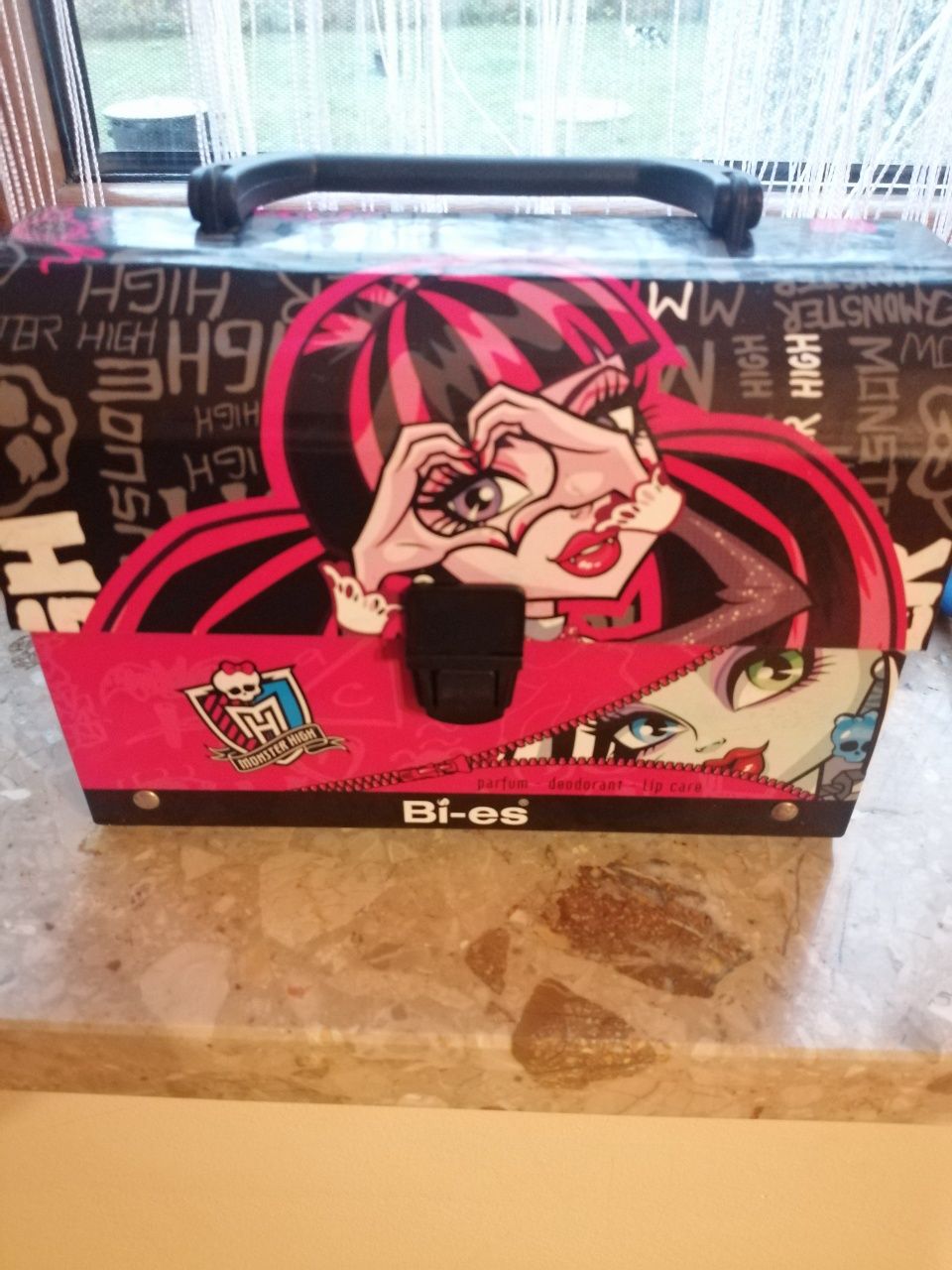 Kuferek śniadaniówka monster high