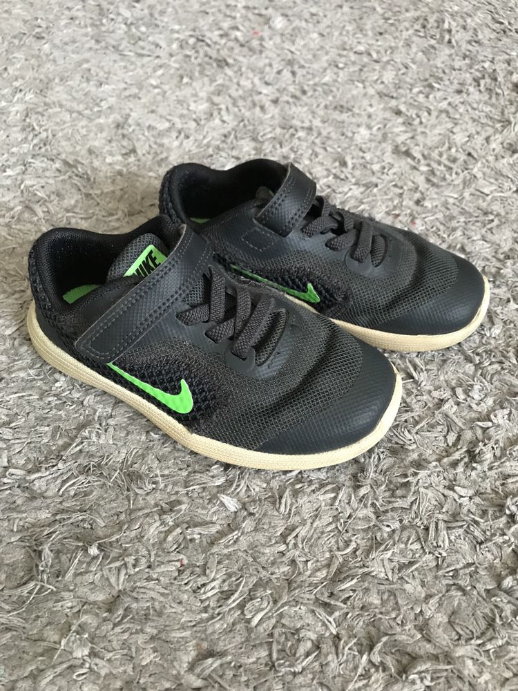 Buty sportowe firmy Nike rozmiar 26