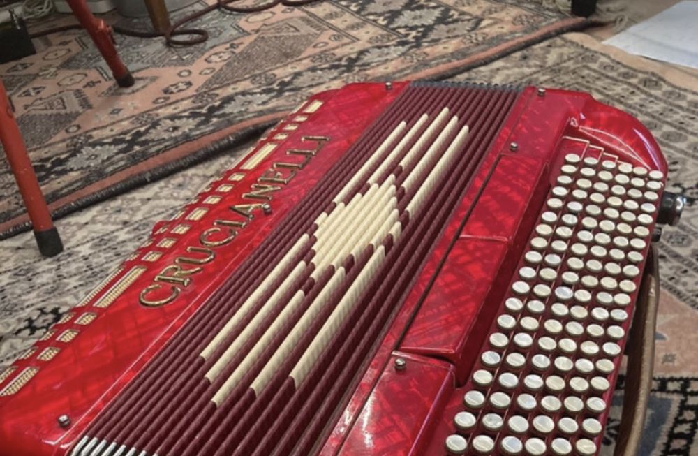 Acordeão Crucianelli 120 Baixos – 3 Vozes – Excelente Estado