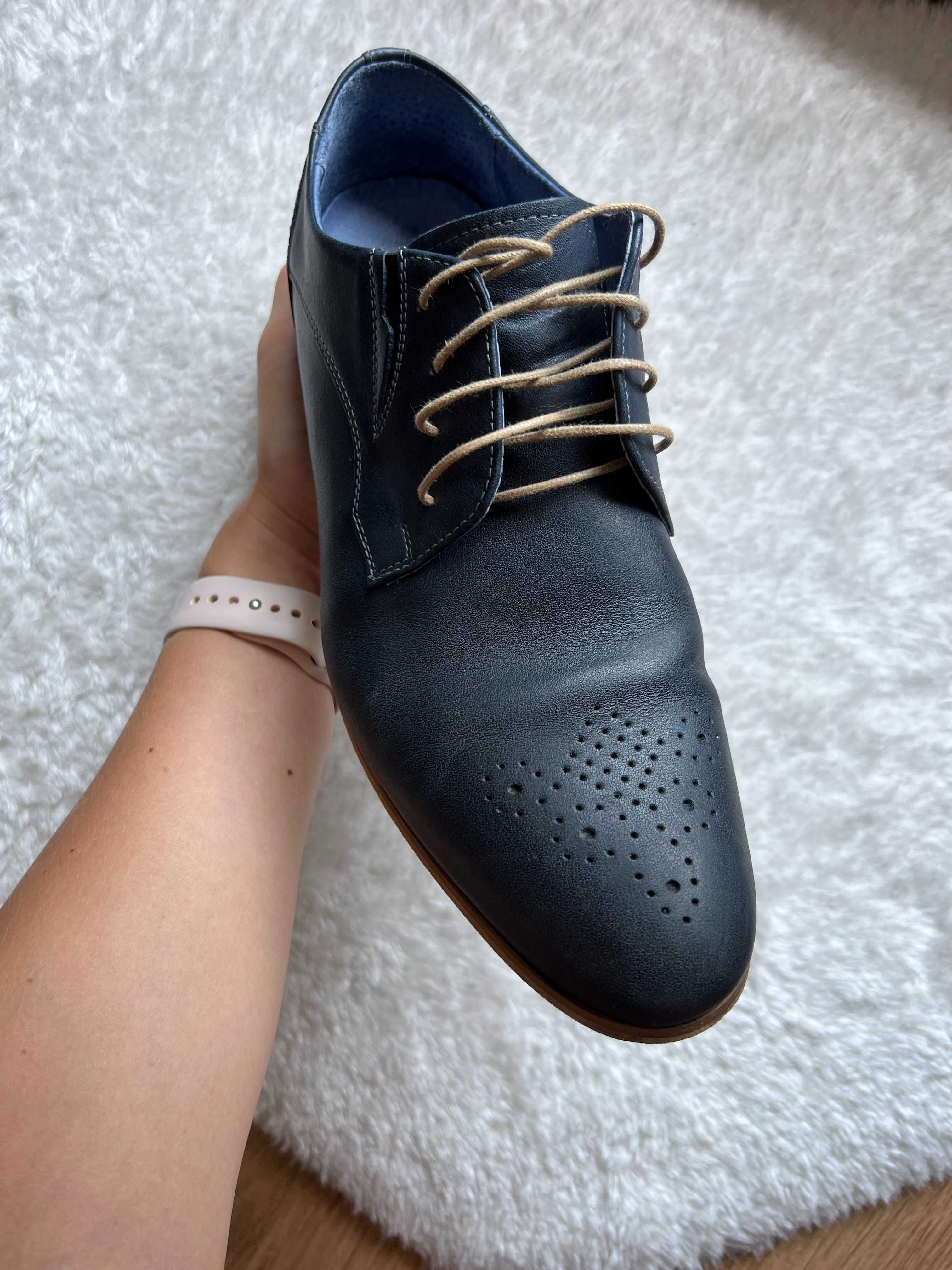 buty eleganckie skórzane, niebieskie / granatowe, rozmiar 40, Lavard
