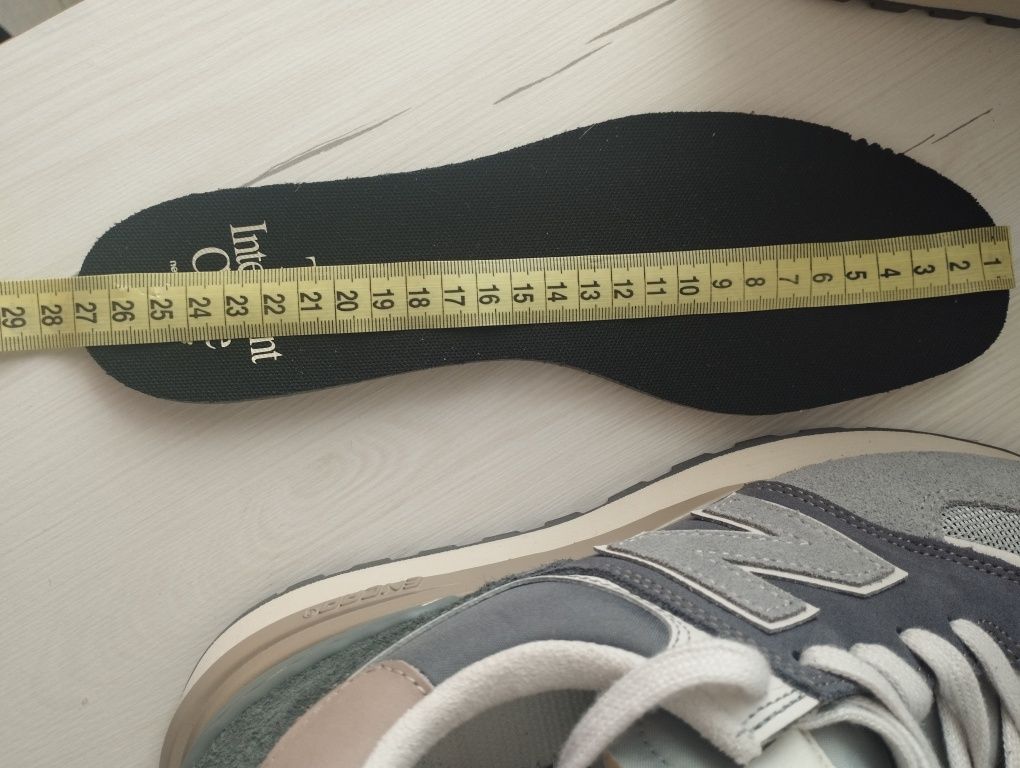 41.5 розмір Оригінальні кросівки New Balance 574
