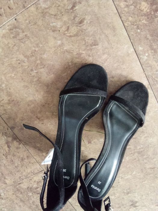 Sandałki na szpilce Bershka 39