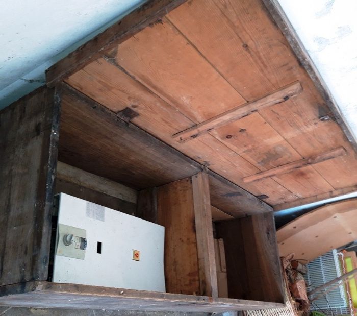 Bonita  salgadeira para restaurar.