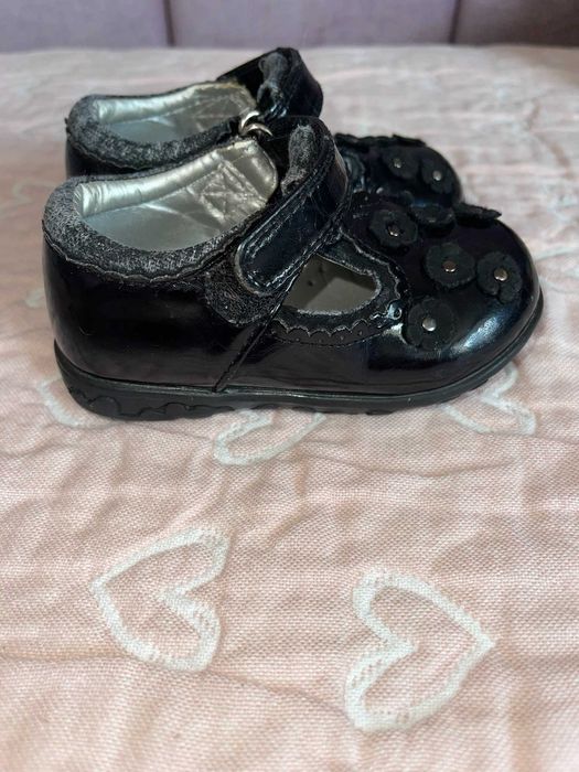 Туфельки на дівчинку
