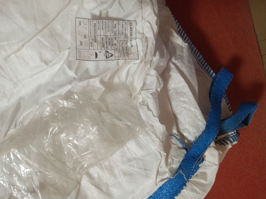 Продам бигбеги на 1000кг.