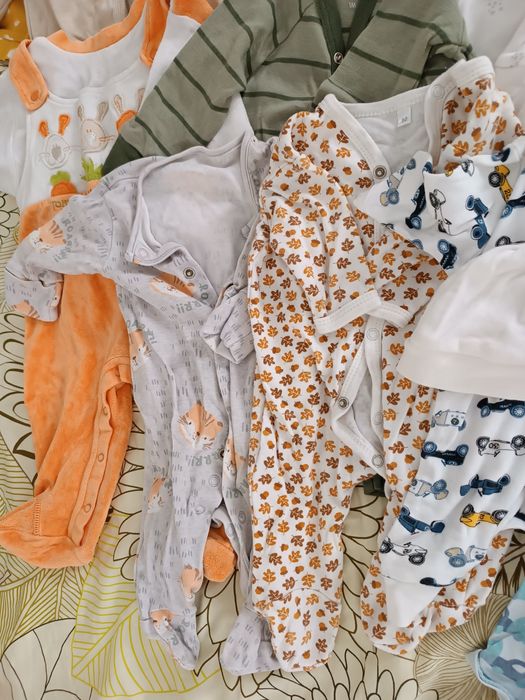 Віддам за шоколадку речі 0-3 міс