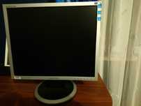 Monitor płaski srebrny LCD 19" Sync Master 940 N
