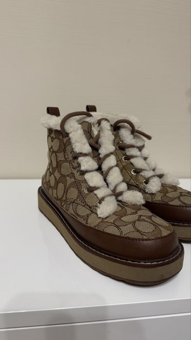Зимові черевики coach