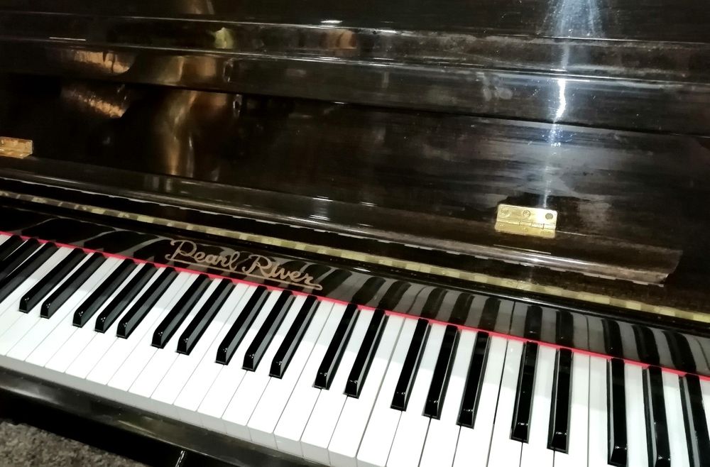 Piano Vertical Pearl River Preto