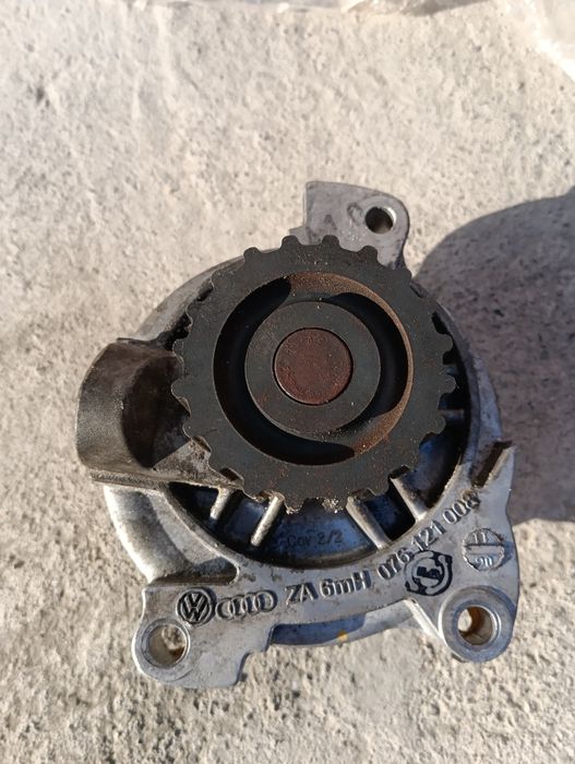 Водяной насос на Фольксваген Крафтер.