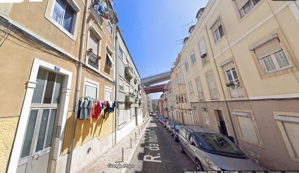 Oportunidade Única para Remodelação Total em Alcântara!