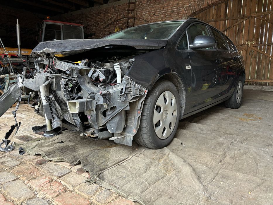 Sprzedam Opla Astra po kolizji