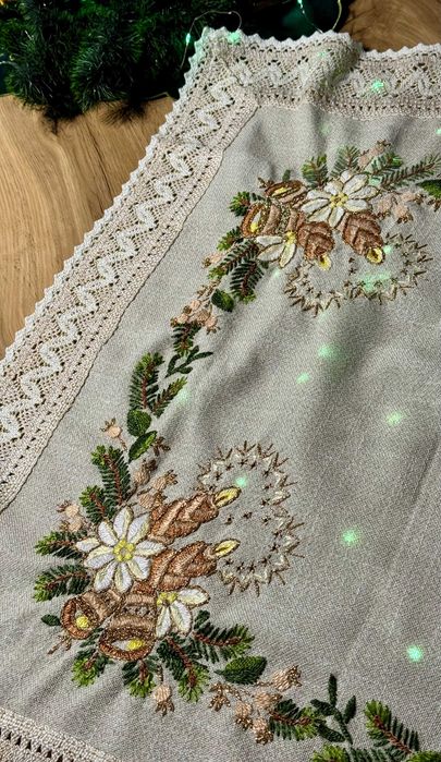 Bardzo efektowny i oryginalny obrus dekoracyjny – na Świąteczny Stół;