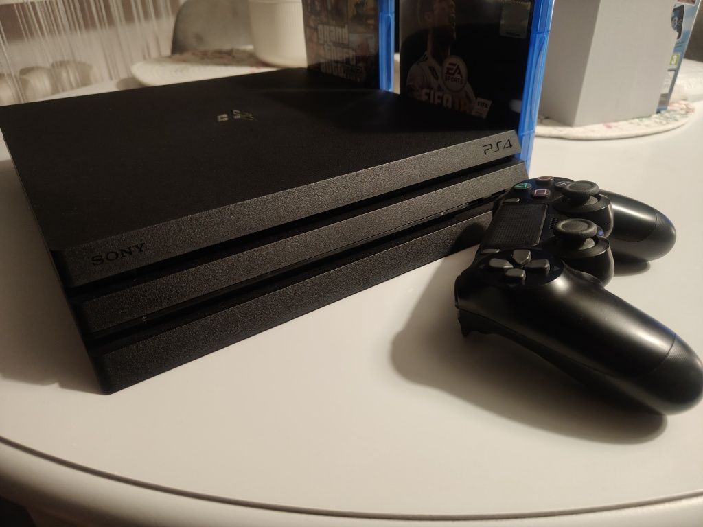 PS4 pro, pady+gry, stan idealny