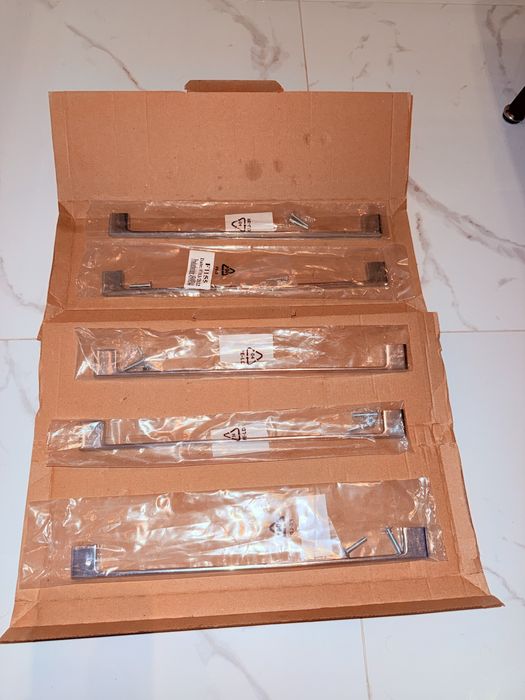 Uchwyty srebrne nowe z netka 34 cm do szafki lub szuflady cena za szt.