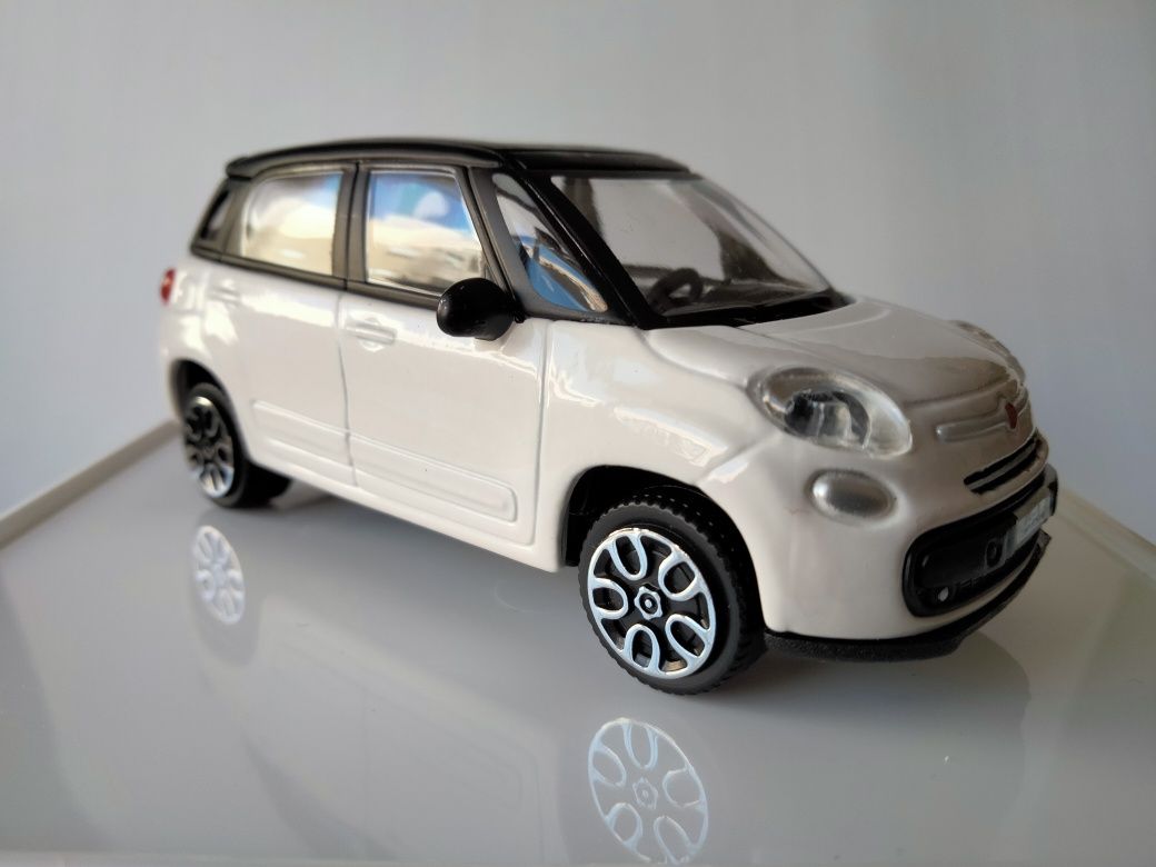 1/43 Fiat 500 L (2018)