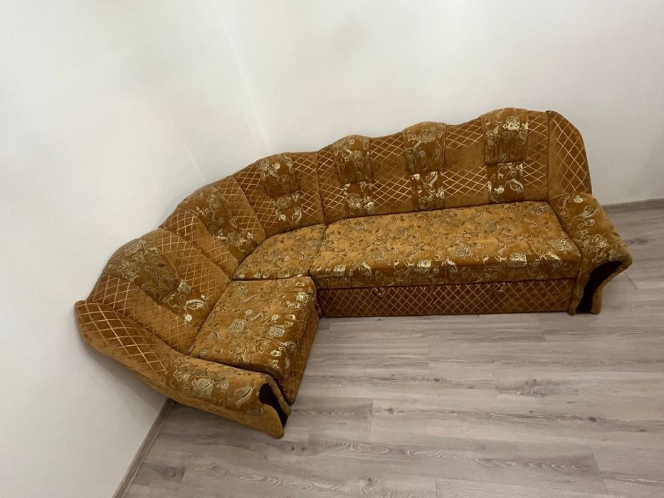 Продам кутовий диван в гарному стані, розміри 180х270, розкладний.