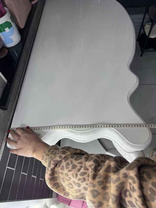 Деревяный глянцевый стол