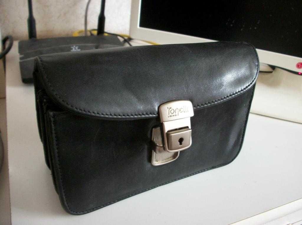 Сумка-барсетка, мужская, кожаная. Tonelli . Производство Италия. 1990x