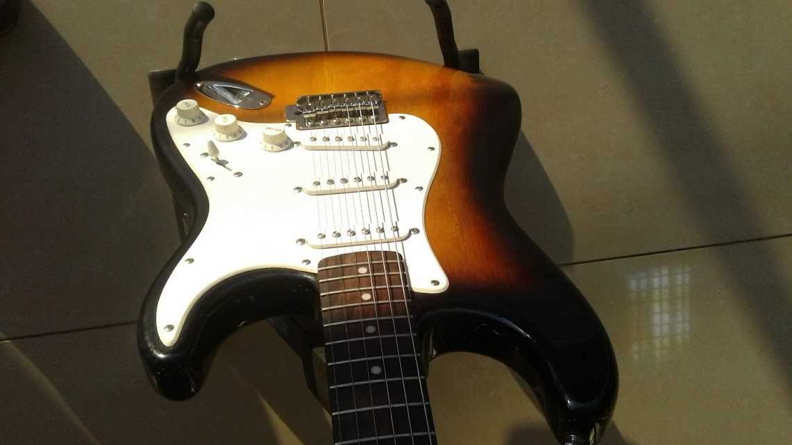 Продам электрогитару Squier by Fender Bullet Stratocaster. Indonesia.